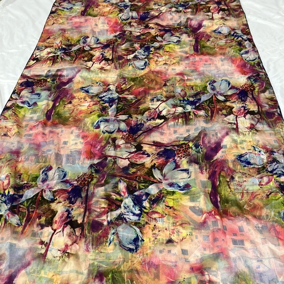 Beautiful Italian 2-sided scarf - Picture 3 of 5